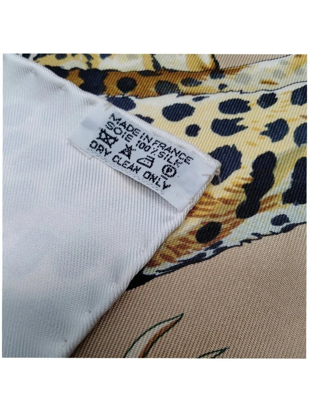 Authentic Hermès Jungle Love Carré 90 Silk Scarf White Animal Print